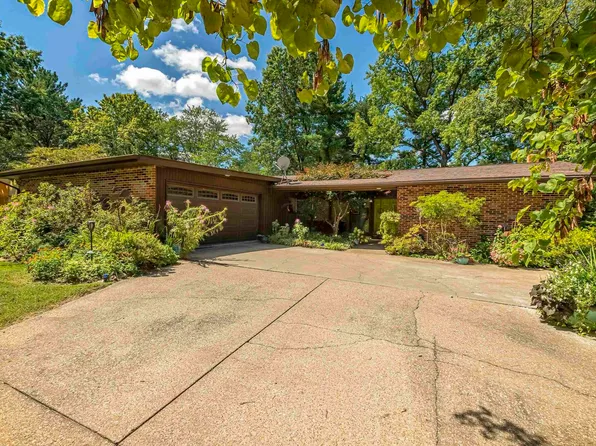 900 S Briarwood Dr, Carbondale, IL 62901