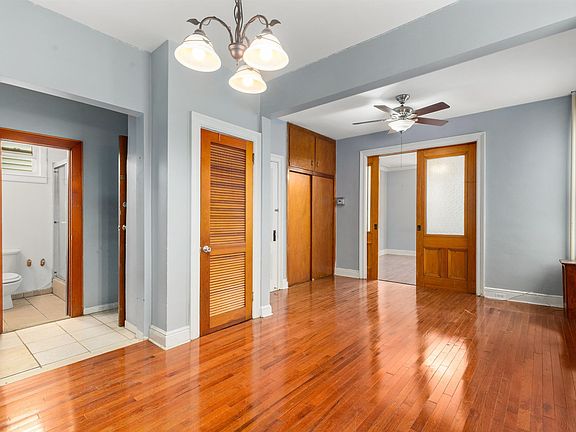 5th image of 21 49th St APT 1