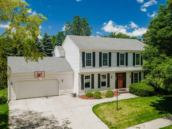 3106 Fox Ridge DRIVE, Waukesha, WI 53189