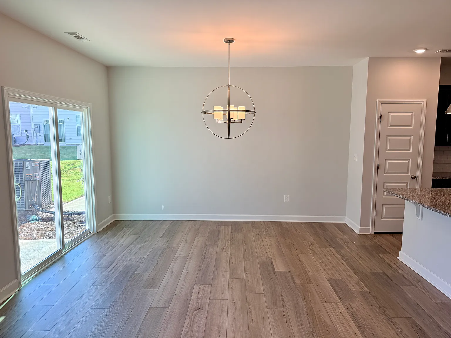 3 bed, 1825 sqft, $1,799 — Photo 4