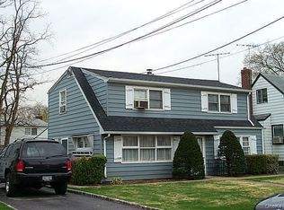 12 PARK Avenue, New Hyde Park, NY