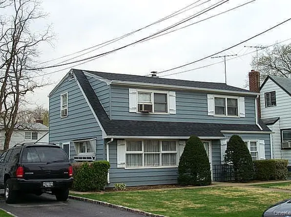 12 PARK Avenue, New Hyde Park, NY 11040