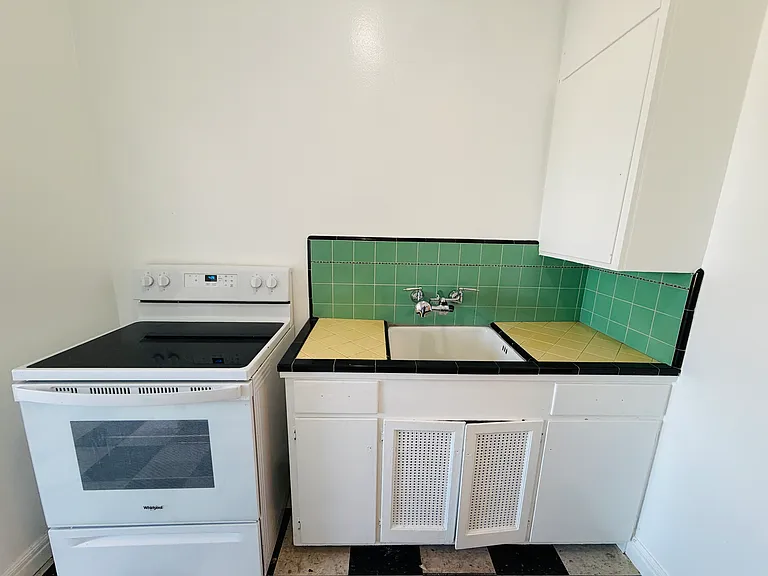 Eden Square Apartments — Photo 51