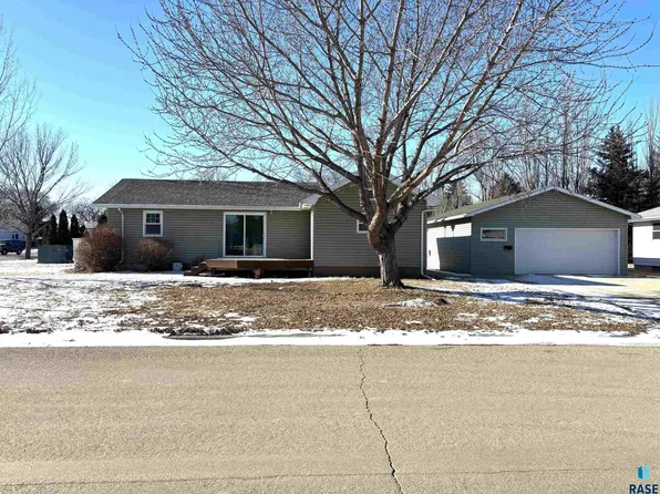 203 W 7th St, Miller, SD 57362