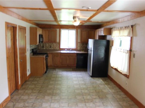 5th image of 1476 Lakeview Dr