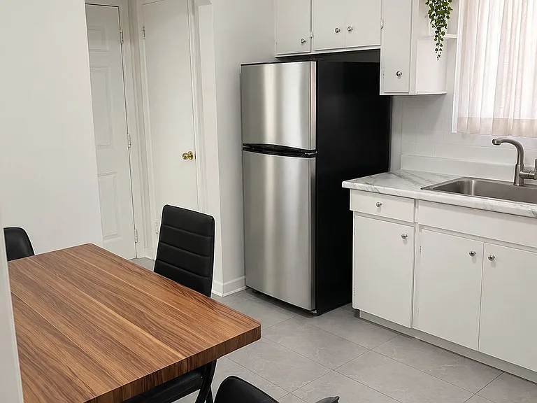 45 Clovelly Ave #2 — Photo 8
