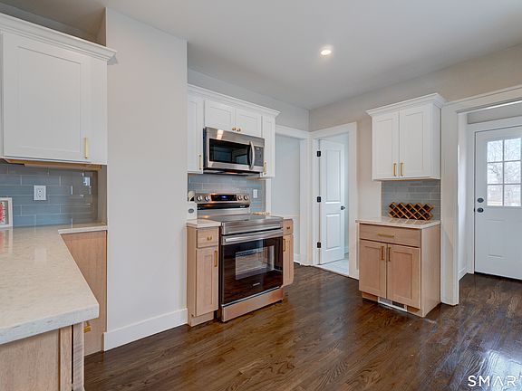 4th image of 209 Augur Street