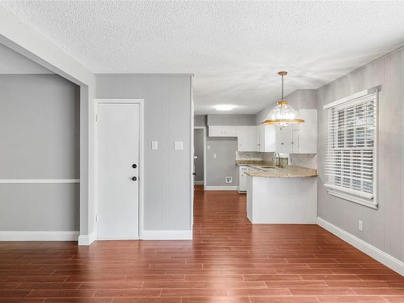 3rd image of 908 Tanglewood Dr E