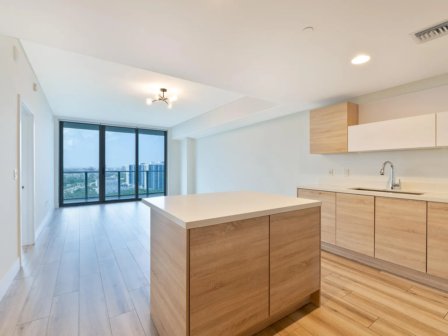 1 bed, 2.0 bath, 937 sqft, $3,385 — Photo 3