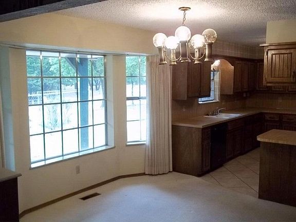 3rd image of 6502 Crooked Oak Cir