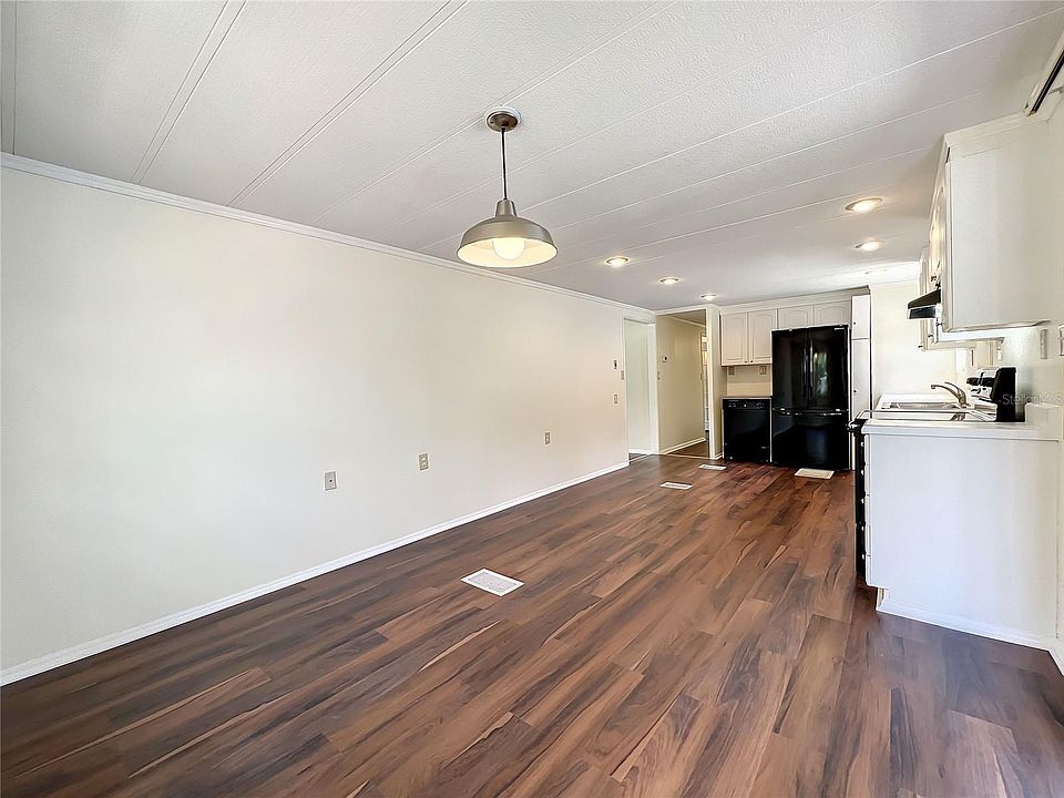Large eat-in kitchen