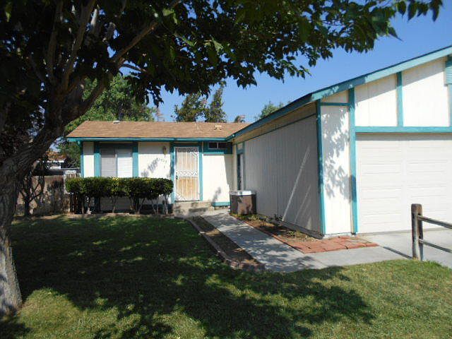 2nd image of 43705 Ponderosa St