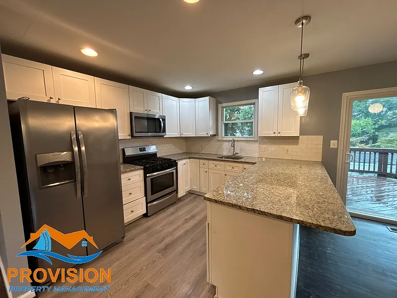 3 bed, 2.0 bath, 1011 sqft, $2,750 — Photo 4