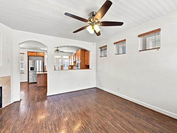 4th image of 805 Adeline Ave