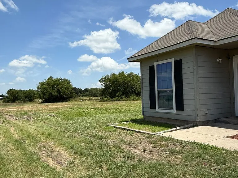129-131 Collett Ct — Photo 12