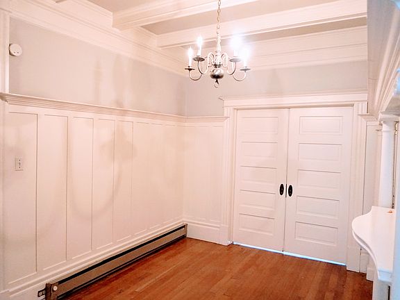 4th image of 662 Clayton St APT 1
