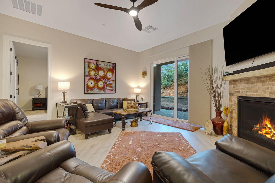 3835 Portofino Wy-15