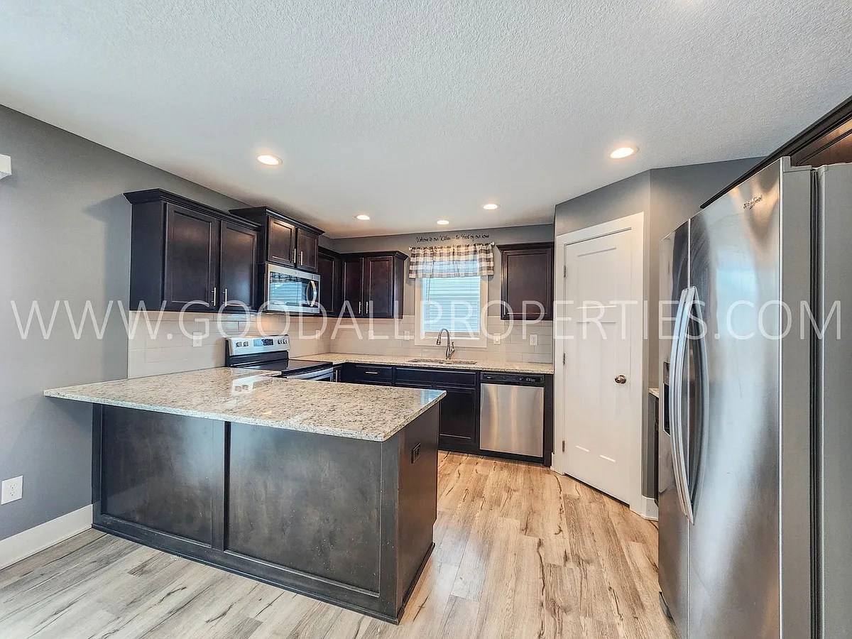 Building Photo - 1306 Green Hills Dr