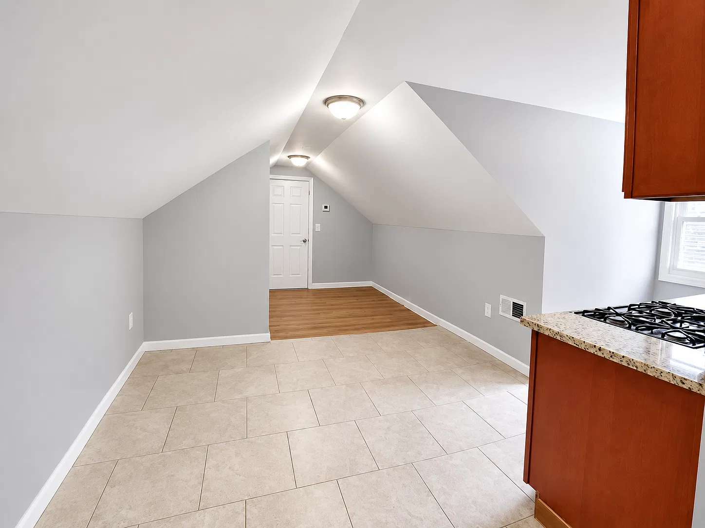3 bed, 800 sqft, $2,100 — Photo 4