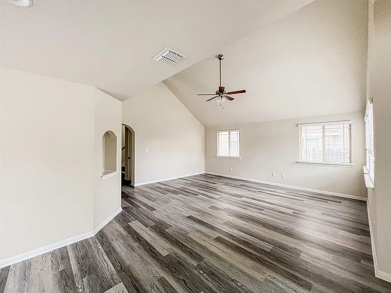 818 Silo St — Photo 6