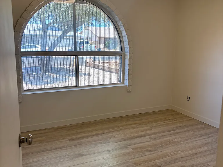 5001 W Carol Ave — Photo 10