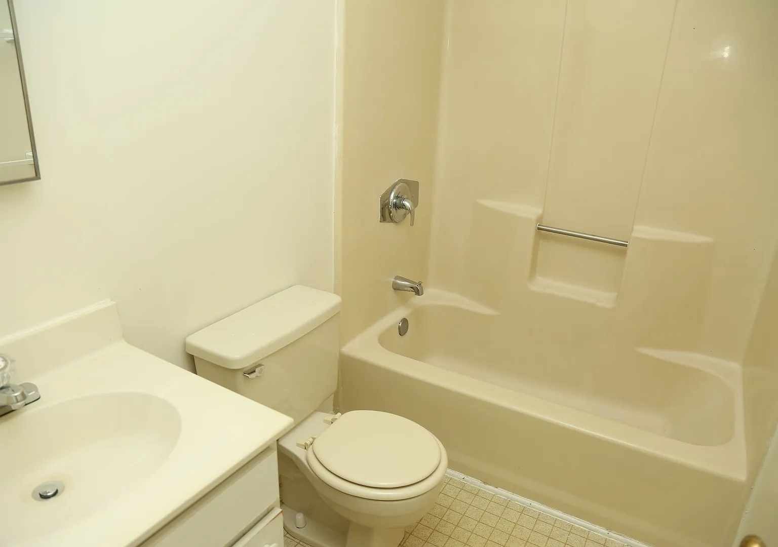 1513 Virginia Ave — Photo 4