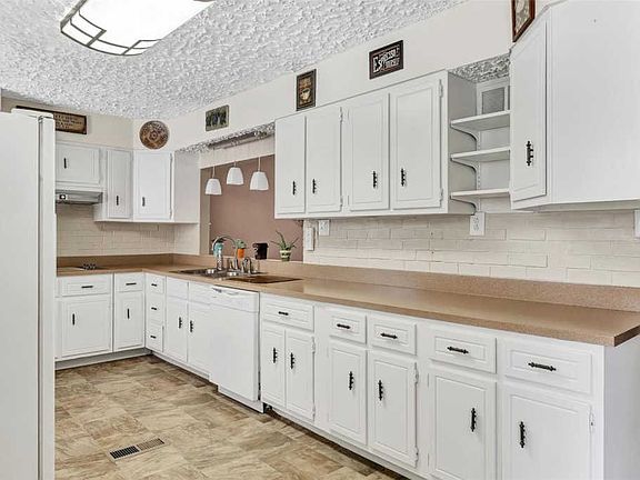 5th image of 10842 Lawnbrook Dr
