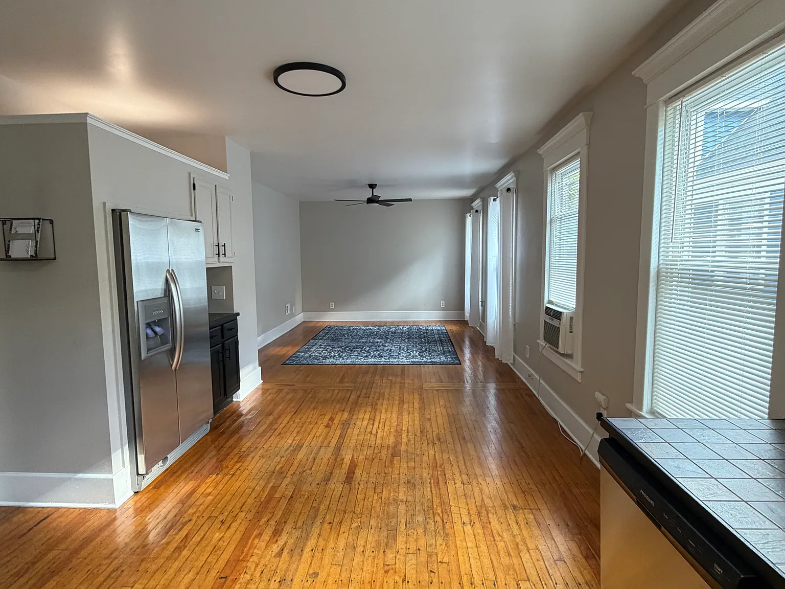 2 bed, 900 sqft, $1,450 — Photo 3