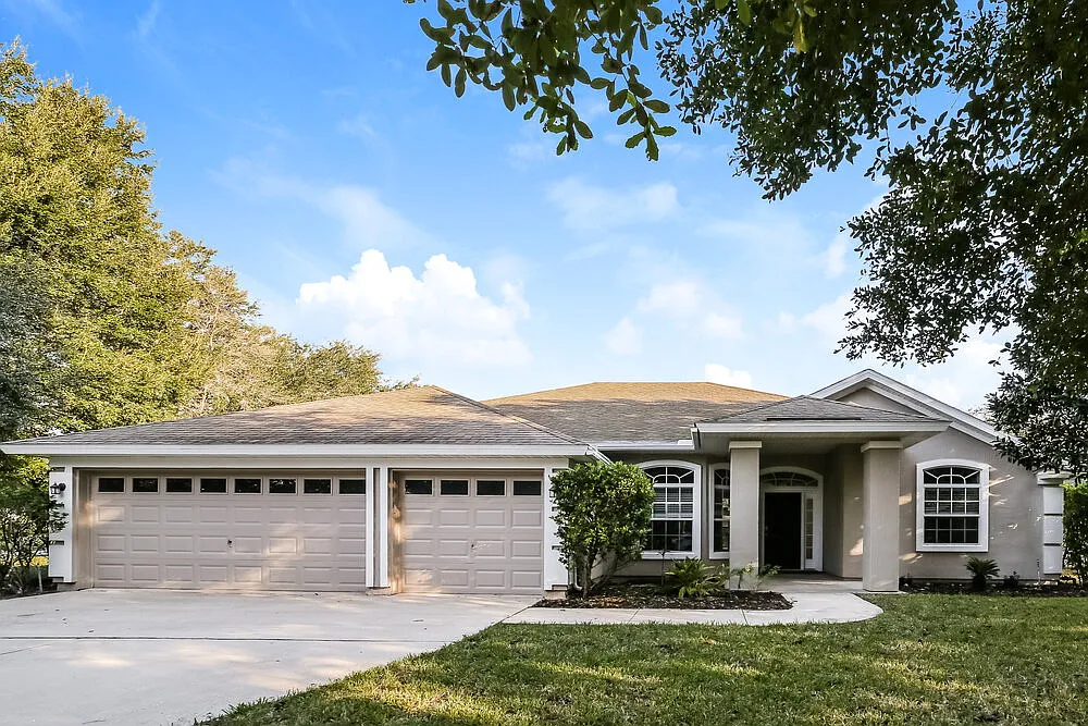 4 bed, 2.0 bath, 2510 sqft, $3,450 — Photo 1