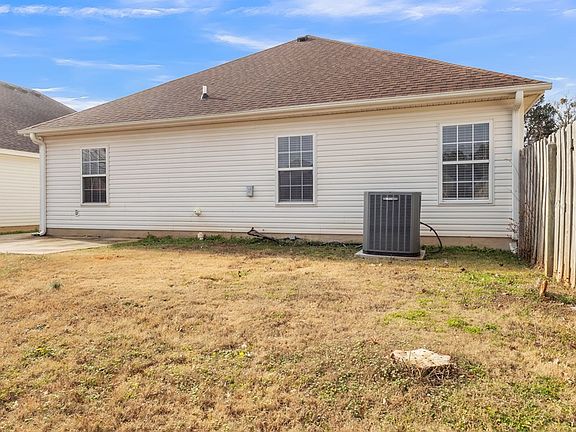 2nd image of 114 Pin Oak Dr