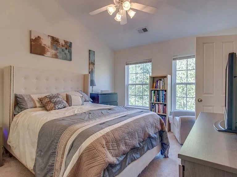 904 Tote Ln — Photo 10