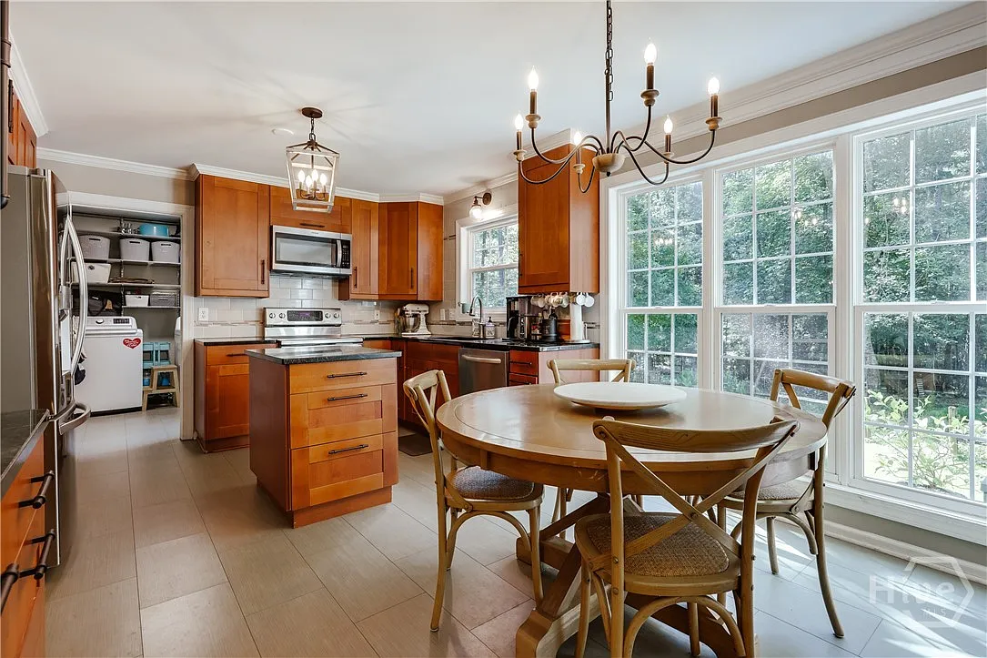 3 bed, 2.5 bath, 2127 sqft, $3,000 — Photo 3