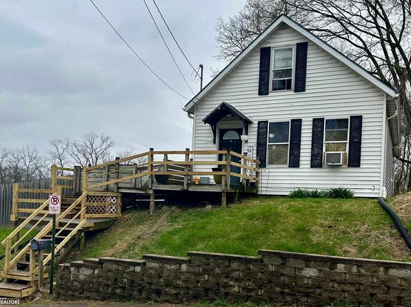 911 Wells St, Burlington, IA 52601