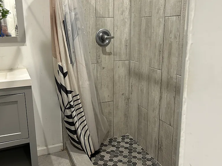 4832 Longshore Ave #1R — Photo 9