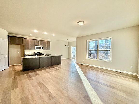 3rd image of 4430 Scottys Dr