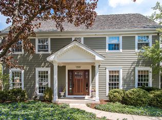 1355 N Summit St, Wheaton, IL 60187