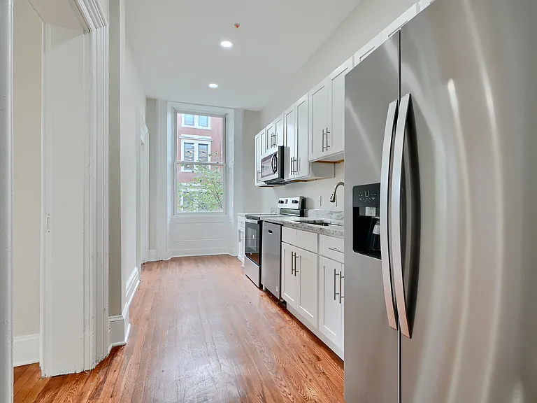 801 N Charles St #11 — Photo 4
