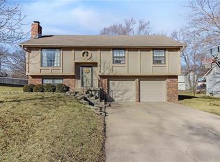 209 S Concord Dr, Olathe, KS 66061