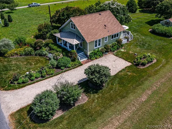 949 King Carter Dr, Irvington, VA 22480