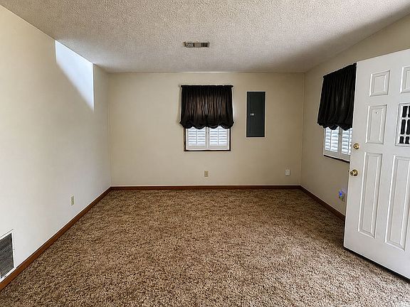 4th image of 894 United Ave SE