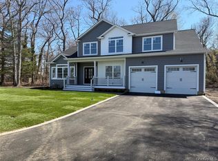 3 Lotto Ct, Lake Grove, NY 11755