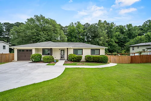 3031 Highland Dr SE Photo 1