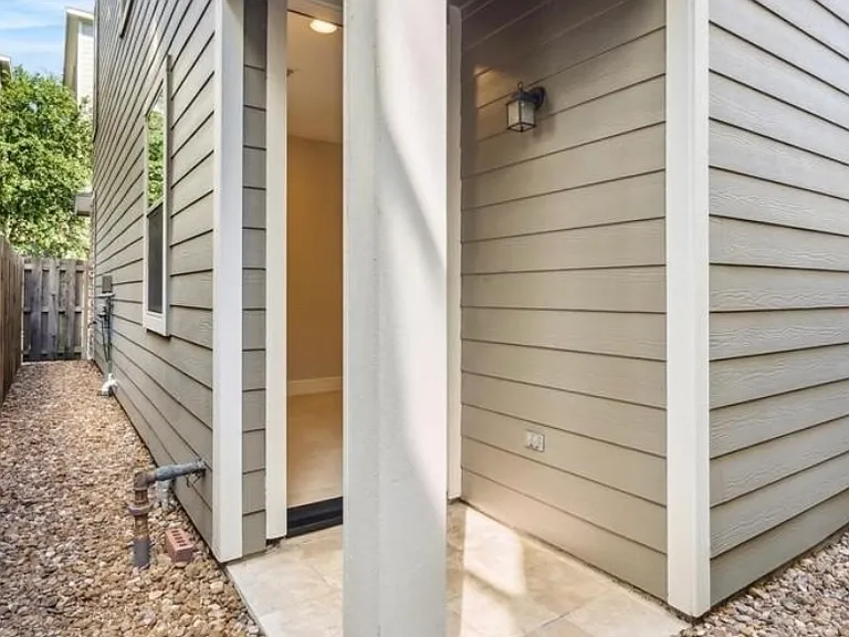 2441 Charleston St #B — Photo 10