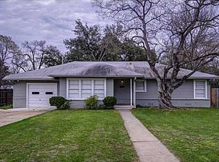 717 Broadmoor Dr, Bryan, TX 77802