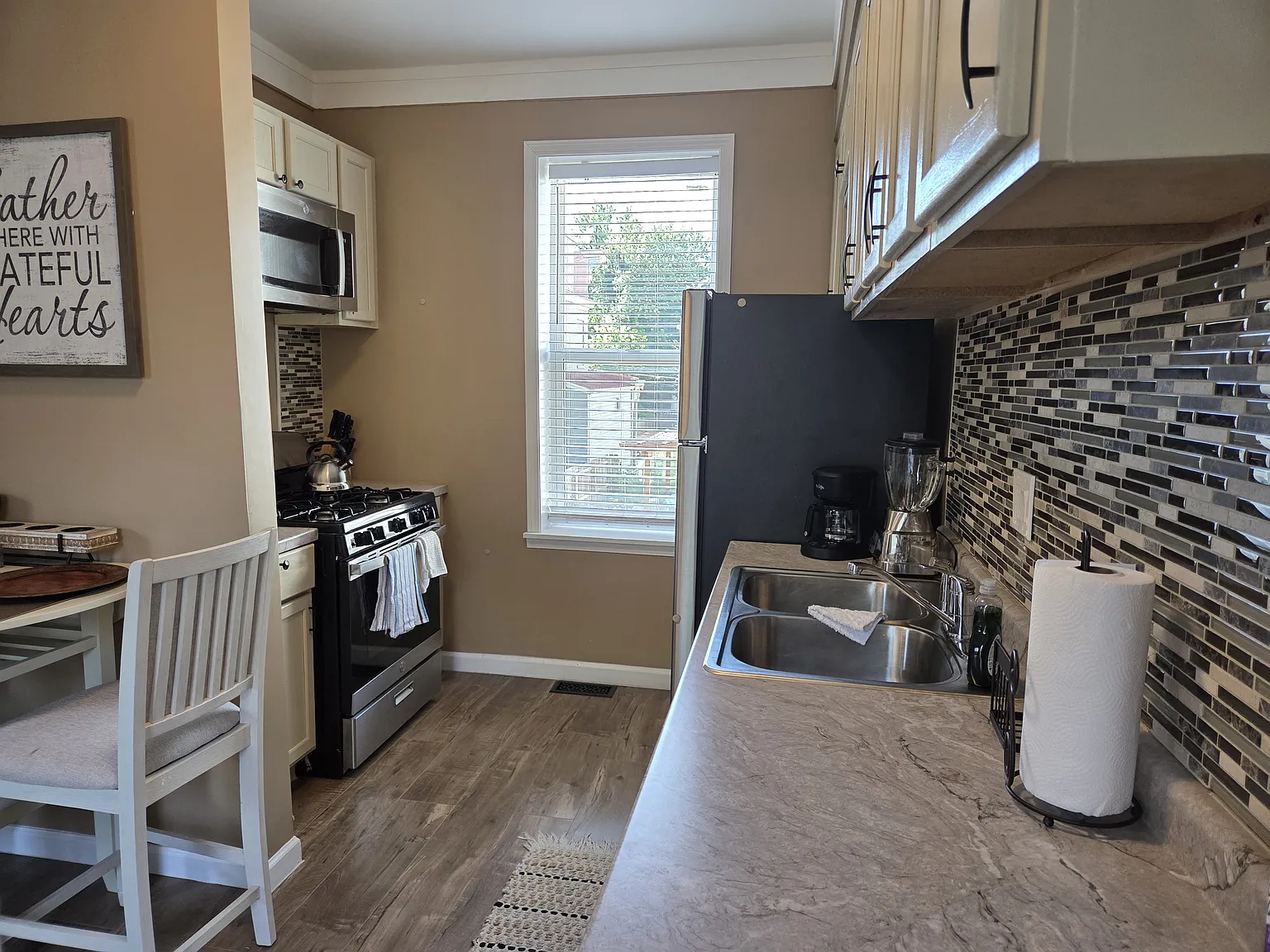1 bed, 750 sqft, $1,250 — Photo 3