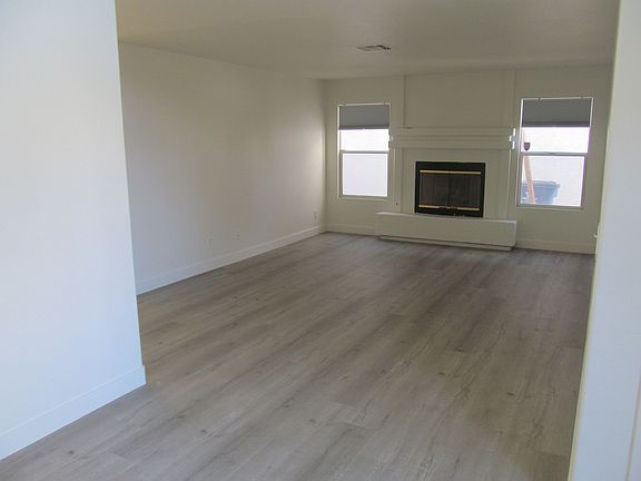 4th image of 1413 Desert Hills Dr