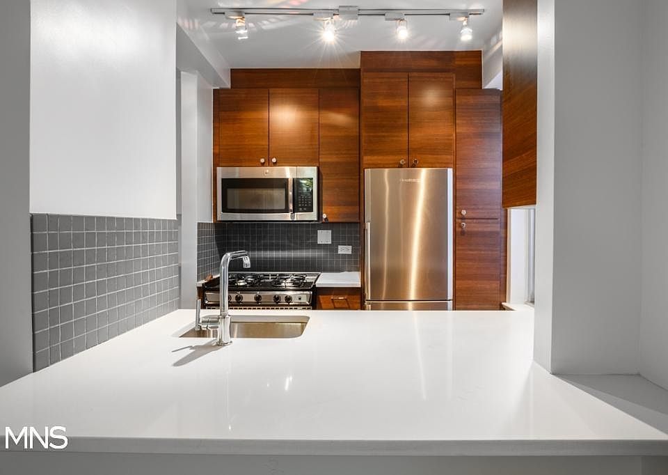 1st image of 300 E 46th St APT 6D