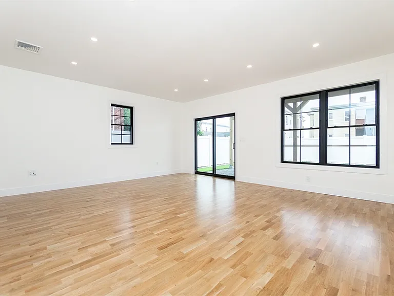 165 Campbell Ave #2 — Photo 38