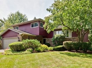 825 S 4th Ave, Libertyville, IL 60048