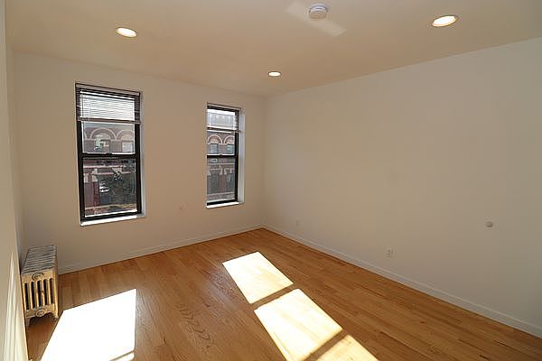 1st image of 120 Bedford Ave APT 4L